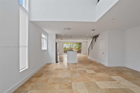 Townhouse in Miami, Florida 3 bedrooms, 175.21 sq.m. № 1994289 - photo 13