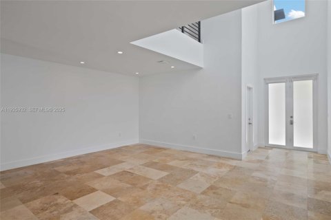 Townhouse in Miami, Florida 3 bedrooms, 175.21 sq.m. № 1994289 - photo 15