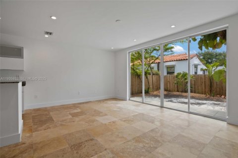 Townhouse in Miami, Florida 3 bedrooms, 175.21 sq.m. № 1994289 - photo 14