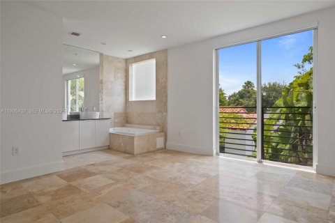 Townhouse in Miami, Florida 3 bedrooms, 175.21 sq.m. № 1994289 - photo 26