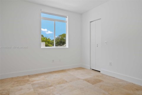 Townhouse in Miami, Florida 3 bedrooms, 175.21 sq.m. № 1994289 - photo 29