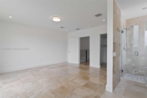 Townhouse in Miami, Florida 3 bedrooms, 175.21 sq.m. № 1994289 - photo 23