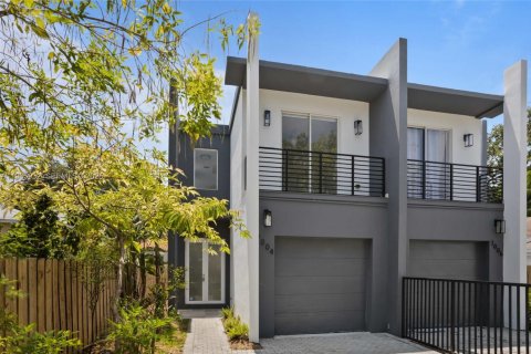 Townhouse in Miami, Florida 3 bedrooms, 175.21 sq.m. № 1994289 - photo 2