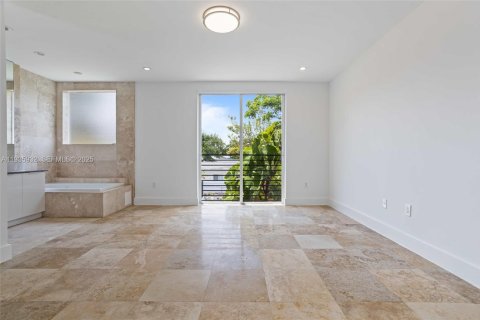 Townhouse in Miami, Florida 3 bedrooms, 175.21 sq.m. № 1994289 - photo 27