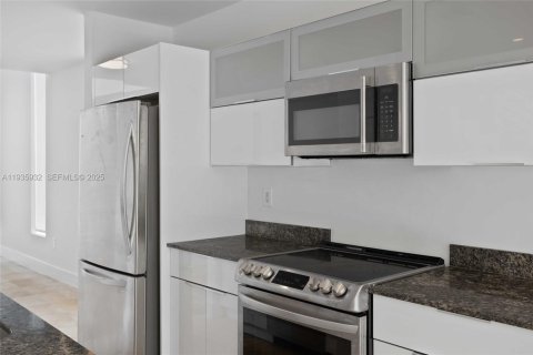 Townhouse in Miami, Florida 3 bedrooms, 175.21 sq.m. № 1994289 - photo 10