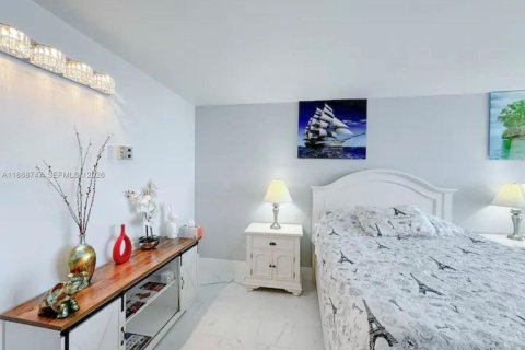 Hôtel, hôtellerie à vendre à Sunny Isles Beach, Floride: 39.02 m2 № 2059754 - photo 12