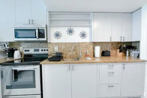 Hôtel, hôtellerie à vendre à Sunny Isles Beach, Floride: 39.02 m2 № 2059754 - photo 5