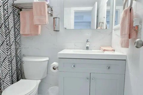 Hôtel, hôtellerie à vendre à Sunny Isles Beach, Floride: 39.02 m2 № 2059754 - photo 10