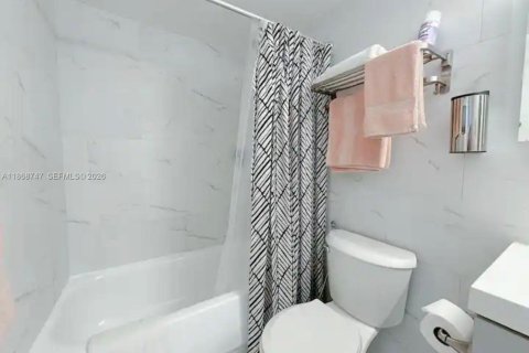 Hôtel, hôtellerie à vendre à Sunny Isles Beach, Floride: 39.02 m2 № 2059754 - photo 6