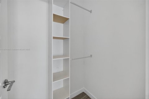 Townhouse in Miami, Florida 4 bedrooms, 183.85 sq.m. № 1927504 - photo 27