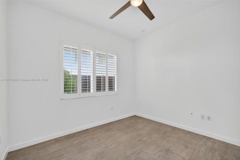 Townhouse in Miami, Florida 4 bedrooms, 183.85 sq.m. № 1927504 - photo 23