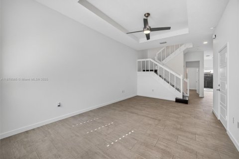 Townhouse in Miami, Florida 4 bedrooms, 183.85 sq.m. № 1927504 - photo 3