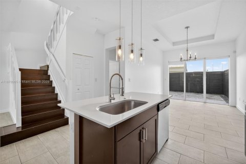 Townhouse in Miami, Florida 4 bedrooms, 183.85 sq.m. № 1927504 - photo 12
