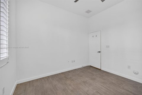Townhouse in Miami, Florida 4 bedrooms, 183.85 sq.m. № 1927504 - photo 24
