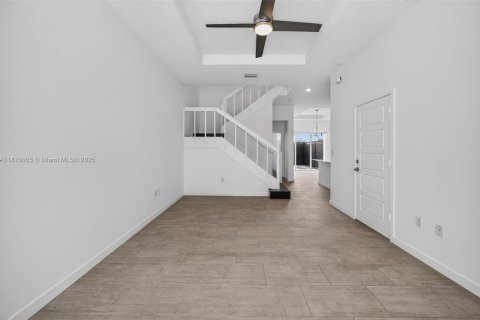 Townhouse in Miami, Florida 4 bedrooms, 183.85 sq.m. № 1927504 - photo 5
