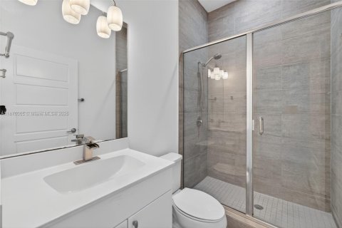 Townhouse in Miami, Florida 4 bedrooms, 183.85 sq.m. № 1927504 - photo 19