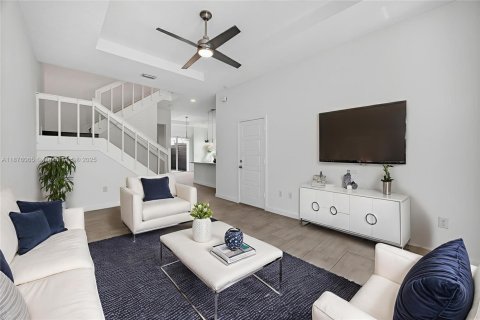 Townhouse in Miami, Florida 4 bedrooms, 183.85 sq.m. № 1927504 - photo 7