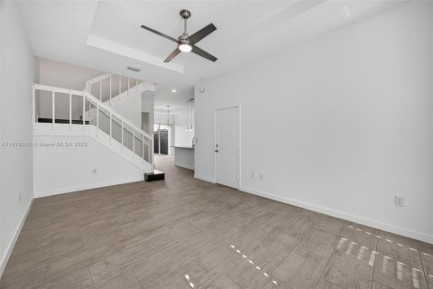 Townhouse in Miami, Florida 4 bedrooms, 183.85 sq.m. № 1927504 - photo 6