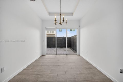 Townhouse in Miami, Florida 4 bedrooms, 183.85 sq.m. № 1927504 - photo 14