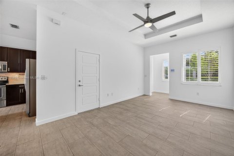 Townhouse in Miami, Florida 4 bedrooms, 183.85 sq.m. № 1927504 - photo 8