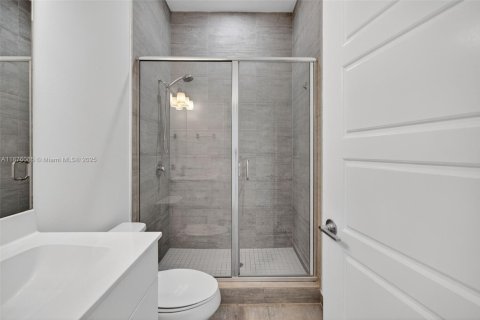 Townhouse in Miami, Florida 4 bedrooms, 183.85 sq.m. № 1927504 - photo 18
