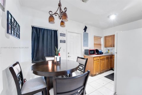 House in Miami, Florida 3 bedrooms, 104.79 sq.m. № 1967943 - photo 7