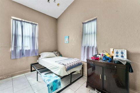 House in Miami, Florida 3 bedrooms, 104.79 sq.m. № 1967943 - photo 15