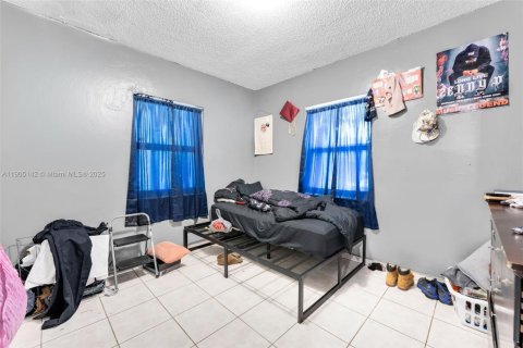 House in Miami, Florida 3 bedrooms, 104.79 sq.m. № 1967943 - photo 11