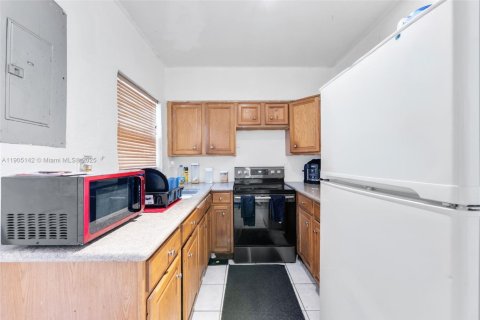House in Miami, Florida 3 bedrooms, 104.79 sq.m. № 1967943 - photo 8