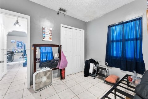 House in Miami, Florida 3 bedrooms, 104.79 sq.m. № 1967943 - photo 12