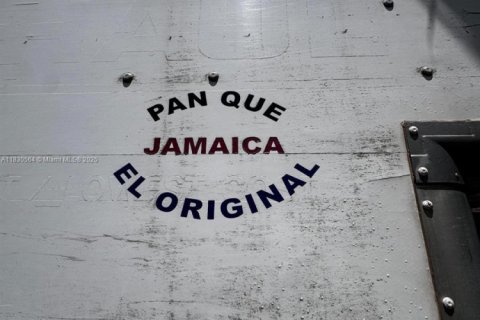 Propiedad comercial en venta en Miami, Florida № 1934124 - foto 7