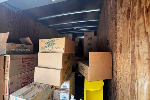 Propiedad comercial en venta en Miami, Florida № 1934124 - foto 5