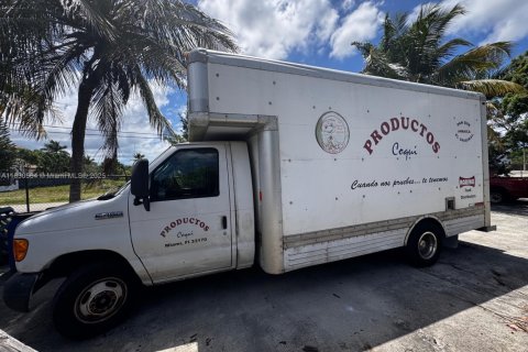 Propiedad comercial en venta en Miami, Florida № 1934124 - foto 14