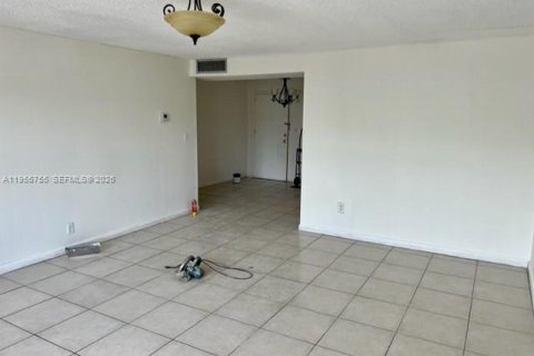 Condo in Lauderdale Lakes, Florida, 3 bedrooms  № 2009714 - photo 14