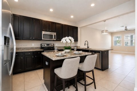 Adosado en alquiler en Miramar, Florida, 3 dormitorios, 195 m2 № 2154708 - foto 2