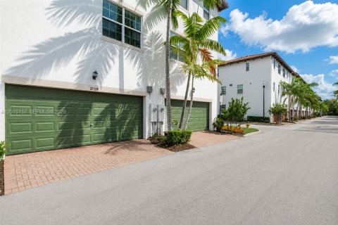 Townhouse in Miramar, Florida 3 bedrooms, 195 sq.m. № 2154708