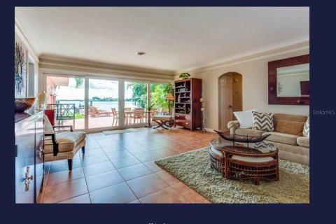 House in Saint Pete Beach, Florida 3 bedrooms, 158.31 sq.m. № 1911239 - photo 5