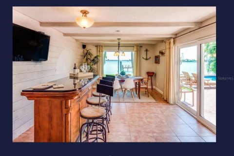 House in Saint Pete Beach, Florida 3 bedrooms, 158.31 sq.m. № 1911239 - photo 16