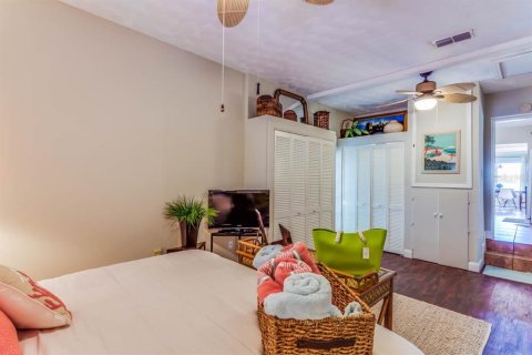 House in Saint Pete Beach, Florida 3 bedrooms, 158.31 sq.m. № 1911239 - photo 22