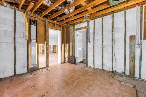 House in Saint Pete Beach, Florida 3 bedrooms, 158.31 sq.m. № 1911239 - photo 9
