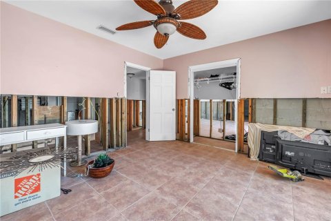 House in Saint Pete Beach, Florida 3 bedrooms, 158.31 sq.m. № 1911239 - photo 27