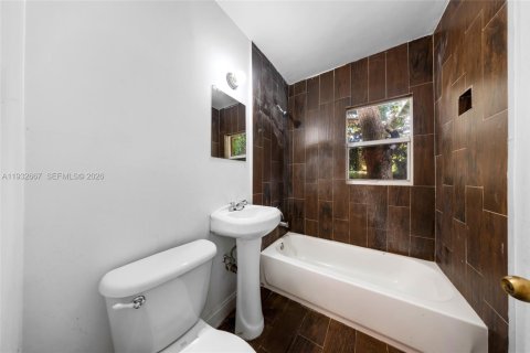 Casa en venta en North Miami, Florida, 2 dormitorios, 103.12 m2 № 1998171 - foto 16