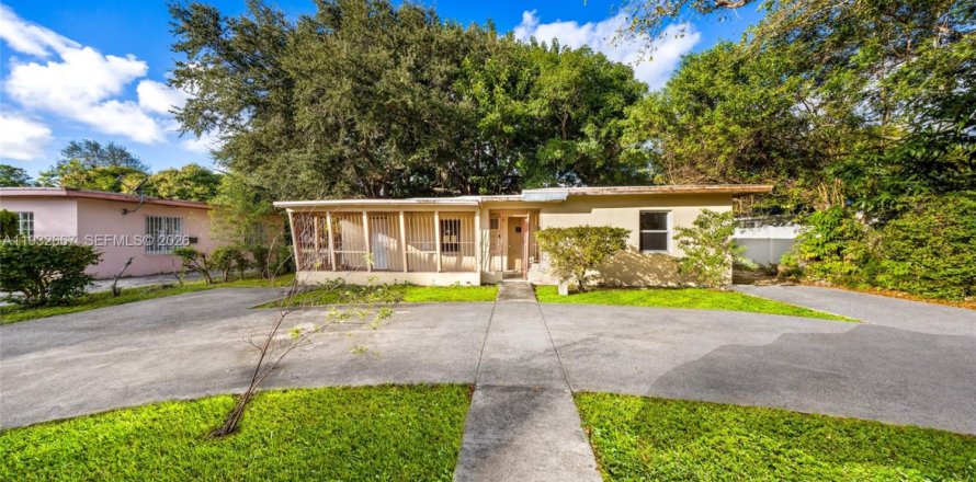 Casa en North Miami, Florida 2 dormitorios, 103.12 m2 № 1998171
