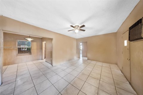 Casa en venta en North Miami, Florida, 2 dormitorios, 103.12 m2 № 1998171 - foto 4