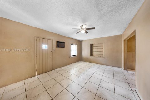 Casa en venta en North Miami, Florida, 2 dormitorios, 103.12 m2 № 1998171 - foto 6