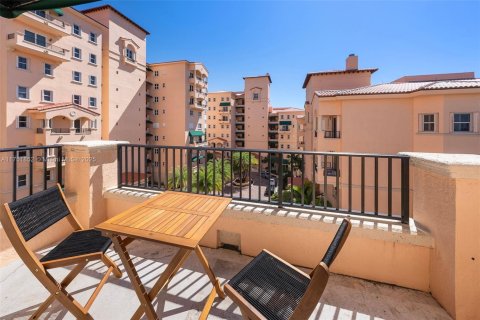 Condo in Coral Gables, Florida, 3 bedrooms  № 1706524 - photo 24