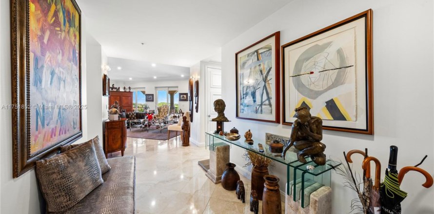 Condo in Coral Gables, Florida, 3 bedrooms  № 1706524