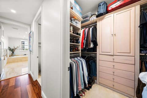 Condo in Coral Gables, Florida, 3 bedrooms  № 1706524 - photo 19