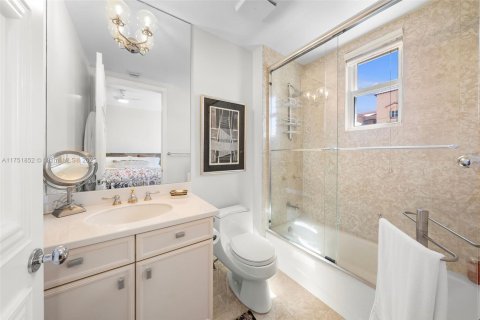 Condo in Coral Gables, Florida, 3 bedrooms  № 1706524 - photo 23