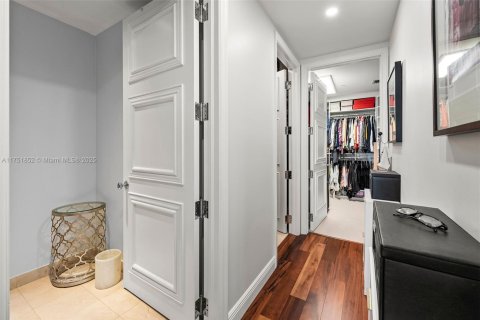 Condo in Coral Gables, Florida, 3 bedrooms  № 1706524 - photo 18